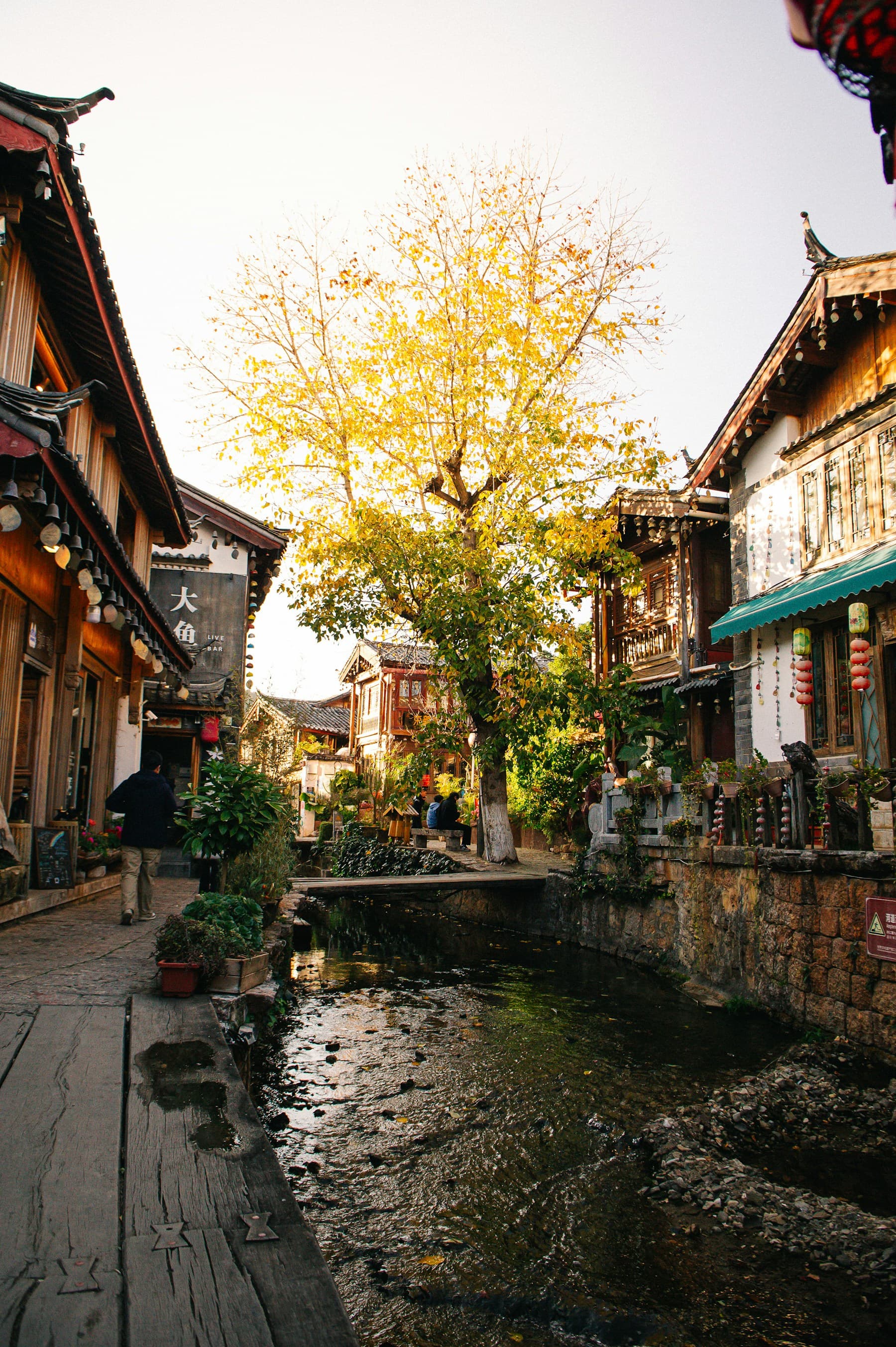 Lijiang old town at night for a Yunnan route