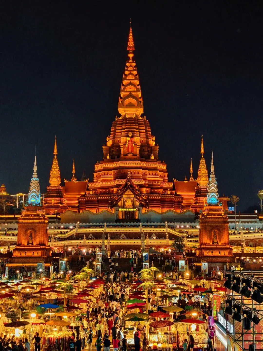 Xishuangbanna Starlight Night Market for a Kunming and Banna route