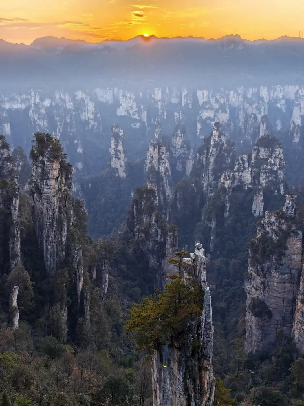 Zhangjiajie pillar mountains for a four-day short stay route