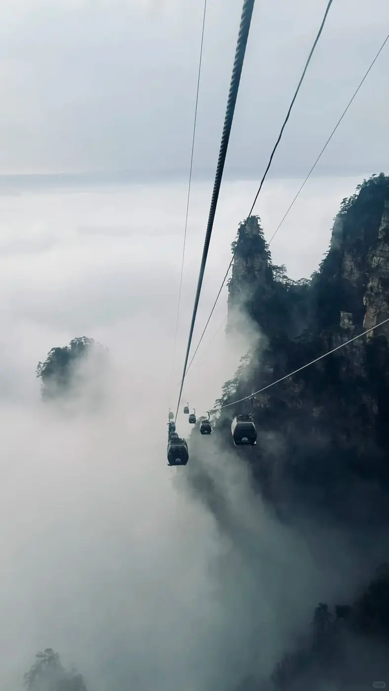 Tianmen Mountain layer for a Zhangjiajie and Guilin scenic route