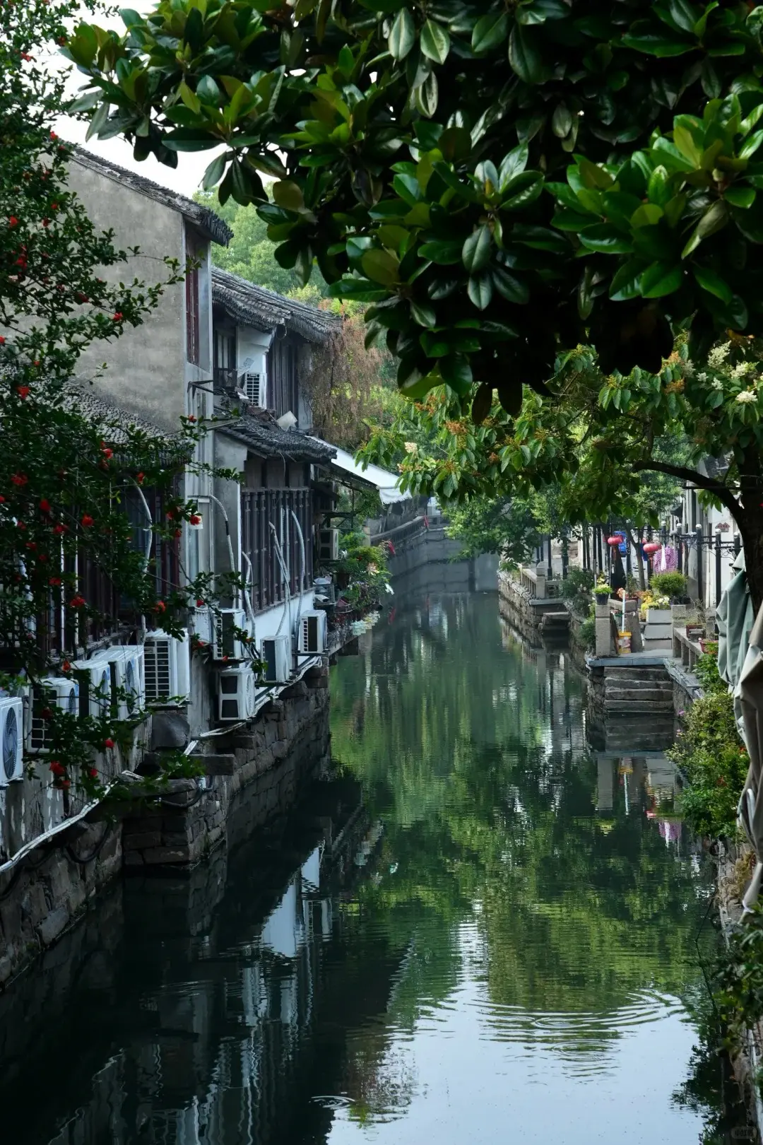 Pingjiang Road canal houses and stone bridge in Suzhou for a 5-day Shanghai Suzhou Hangzhou route