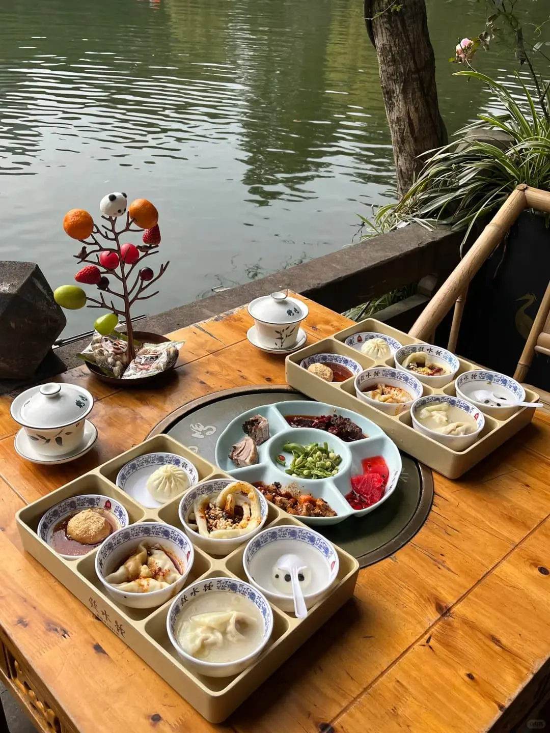 Jiuzhaigou lake scenery for a Chengdu and Jiuzhaigou itinerary guide