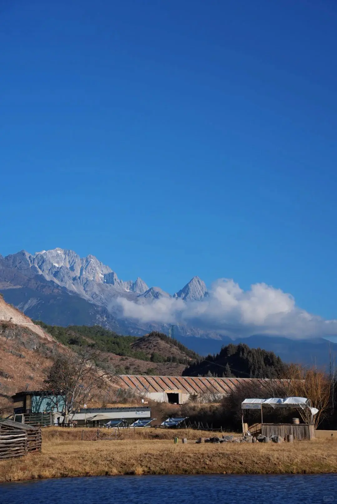 Shuhe old town with Jade Dragon Snow Mountain for a Yunnan route guide